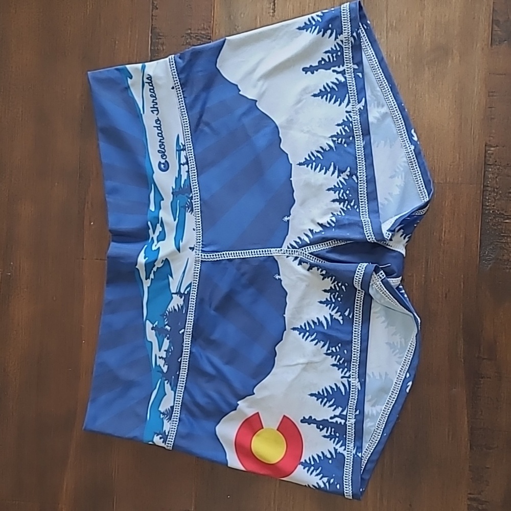 Colorado Threads medium shorts